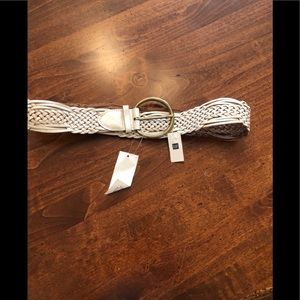 NWT whit gap leather belt size small